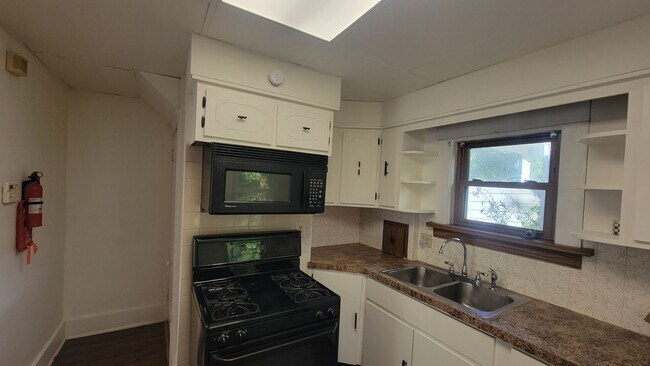 421 E Thornton St, Akron, OH 44311 - photo 5