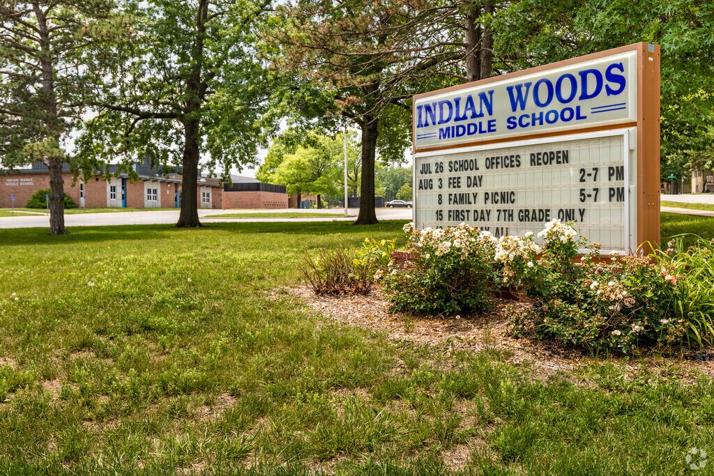 Welcome to Indian Woods Middle School, located in the Pinehurst neighborhood of Shawnee Mission.