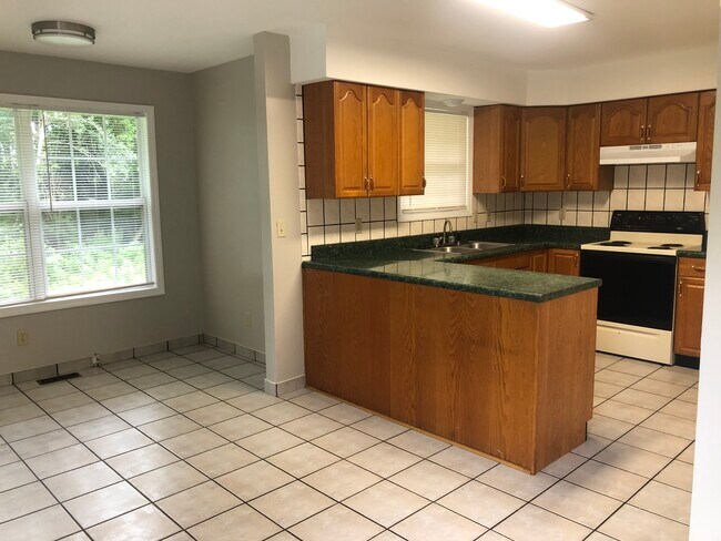 254 Sloans Grove Rd, Spartanburg, SC 29307 - photo 3