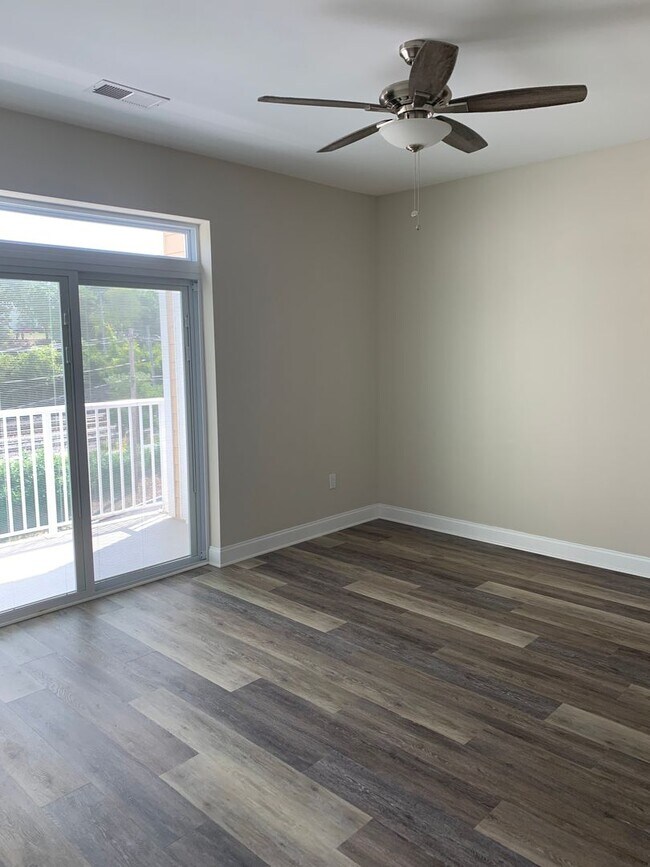 One Dutchess Luxury Waterfront 1, 2, & 3 Bedroom Apartments homes, Poughkeepsie, NY 12601 - photo 6