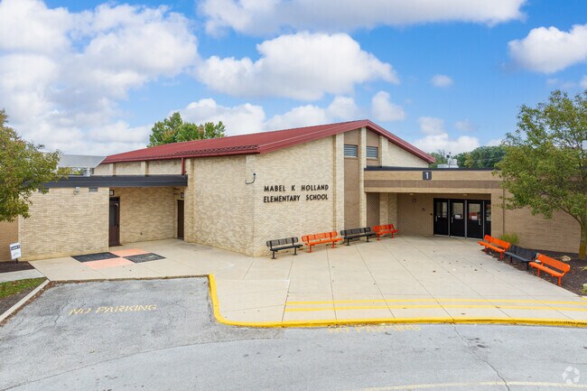 Holland Elementary is just up the road from Colonial Park.