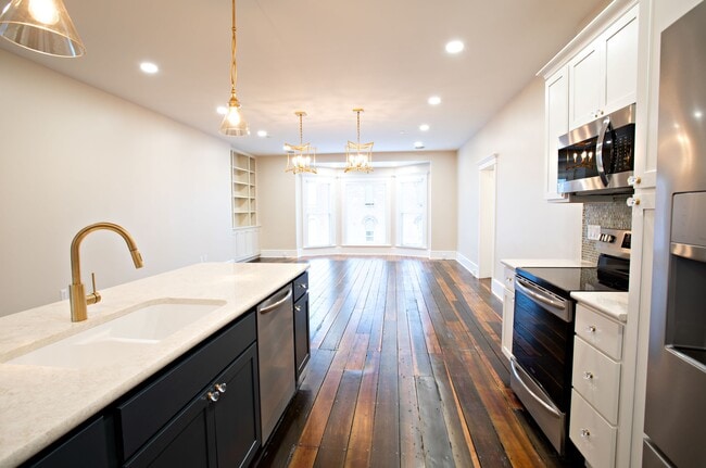 100 W Main St unit Apartment 3, Cambridge City, IN 47327 - photo 3