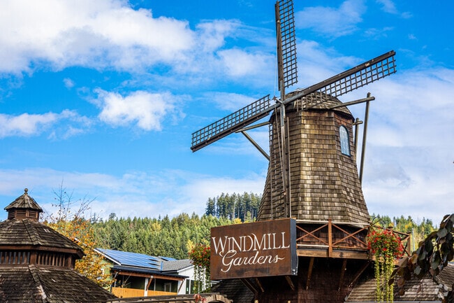 The Windmill Bistro is great place dine in Downtown Sumner.
