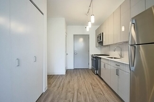 840 W Van Buren St, Chicago, IL 60607 - photo 4