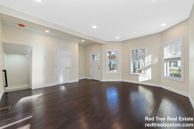 161 4th St unit 1, Medford, MA 02155 - photo 4