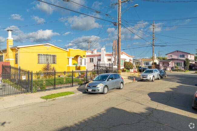 Bungalow style homes are common in Arroyo Viejo.