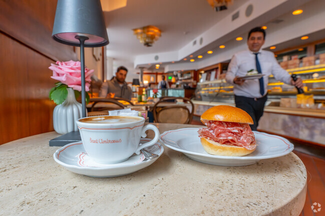 Enjoy a world class cappuccino and sandwich at Sant Ambroeus in Southampton.