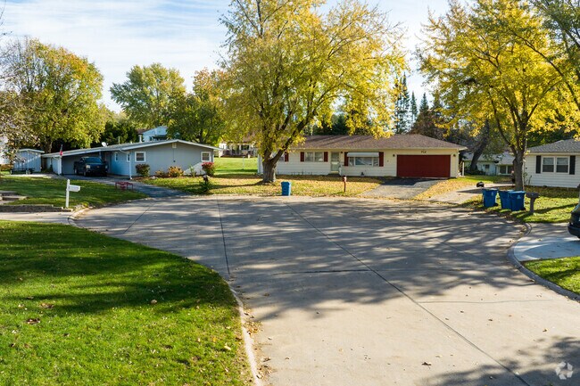 A look at a cul-de-sac in Carbon Cliff.