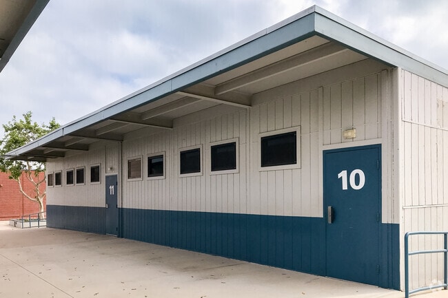 Highland Elementary School serves students in grades K through 6.