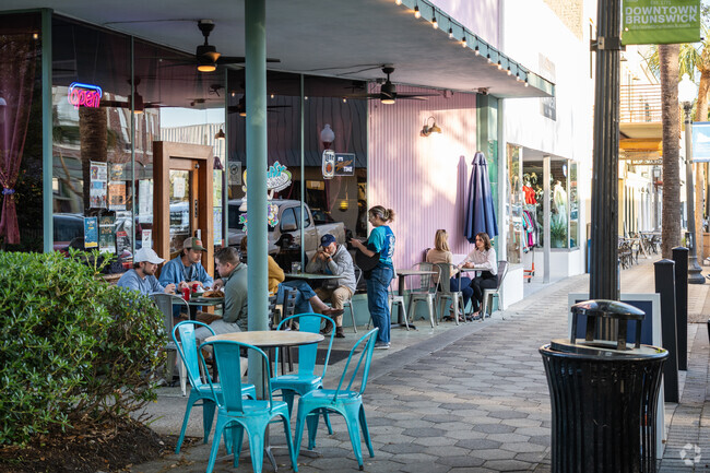 Residents of Oak Grove Island have many dining options in downtown Brunswick.