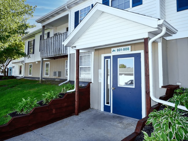 Crown Pointe Apartments, Holland, MI 49423 - photo 2