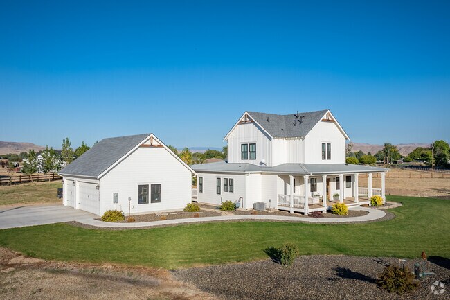 Contemporary and modern single family homes are being established in southeast Emmett.