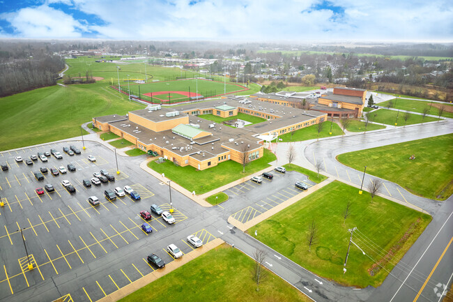 Honeoye Falls-lima Middle School serves 486 students in grades 6-8.