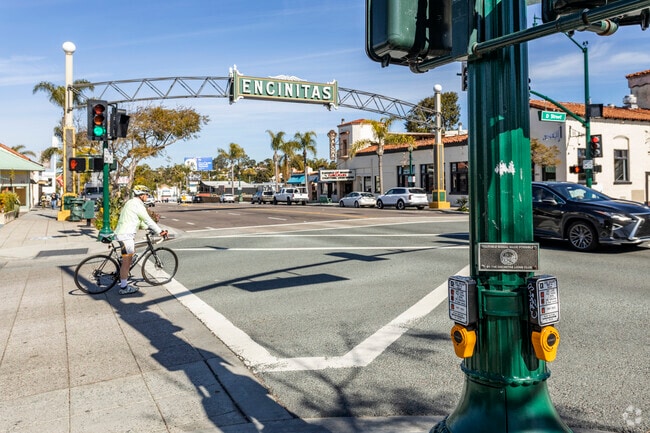 D Street in downtown Encinitas has a variety of shops and amenities.