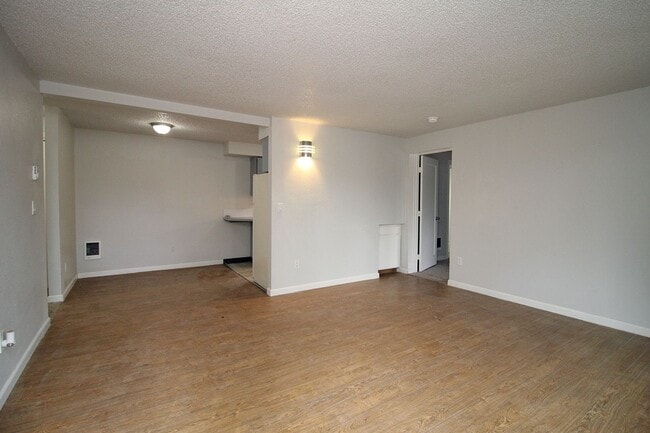 5704 SW Beaverton Hillsdale Hwy unit 8, Portland, OR 97221 - photo 4