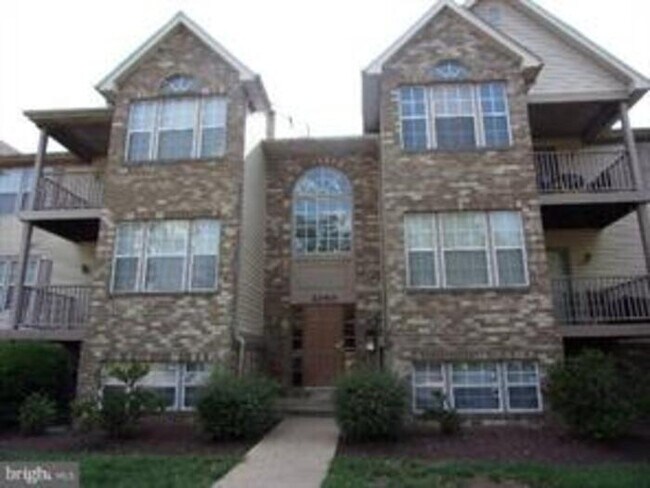2040 Alice Ave unit 201, Oxon Hill, MD 20745 - photo 2