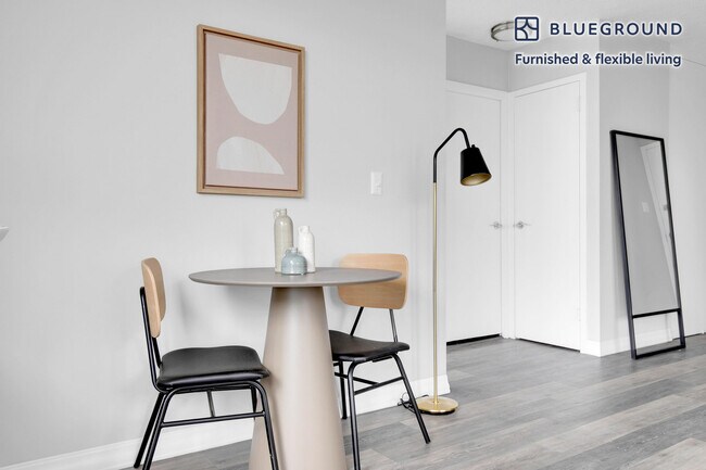 5600 N Sheridan Rd unit FL6-ID658, Chicago, IL 60660 - photo 6