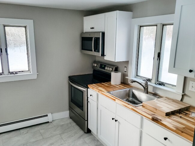 131 Durham Rd unit B, Freeport, ME 04032 - photo 2