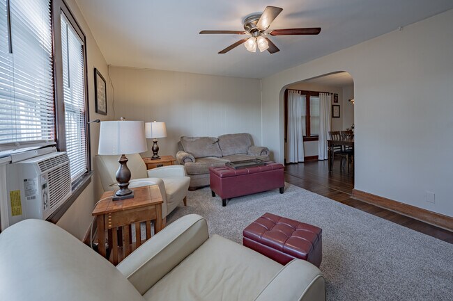 118 Nassau Ave unit Upper Apartment, Buffalo, NY 14217 - photo 6