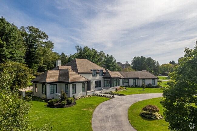Beautiful contemporary homes with well manicured lawns, are common in Montchanin.