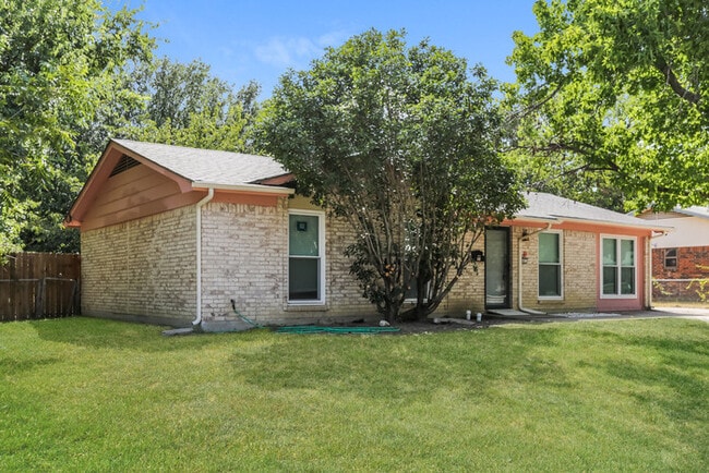 441 NW Jayellen Ave, Burleson, TX 76028 - photo 3