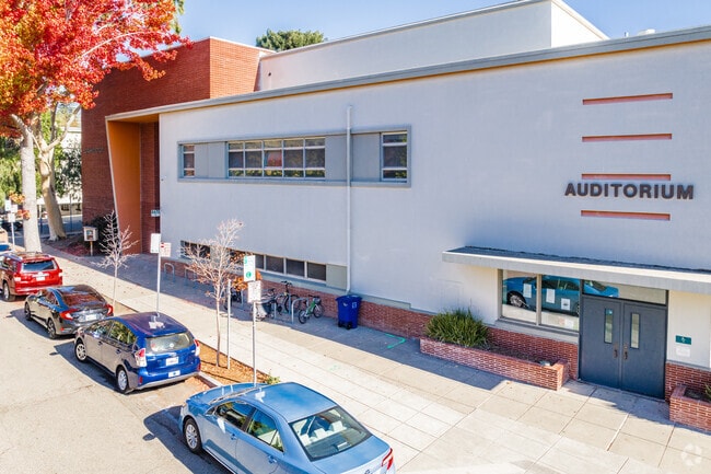 Washington Elementary School provides quality education to students in Alameda County.