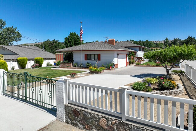 Oddie Boulevard has a uniquely rural feel to it than most neighborhoods in Sparks.
