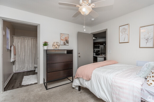 Samford Square, Auburn, AL 36832 - photo 6