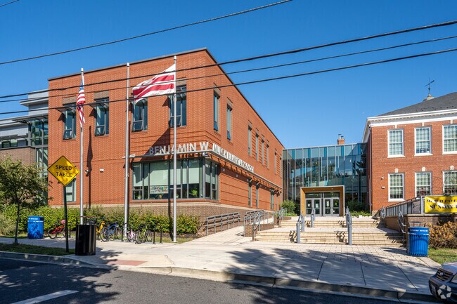 Ben Murch Elementary School is the only school in Wakefield.