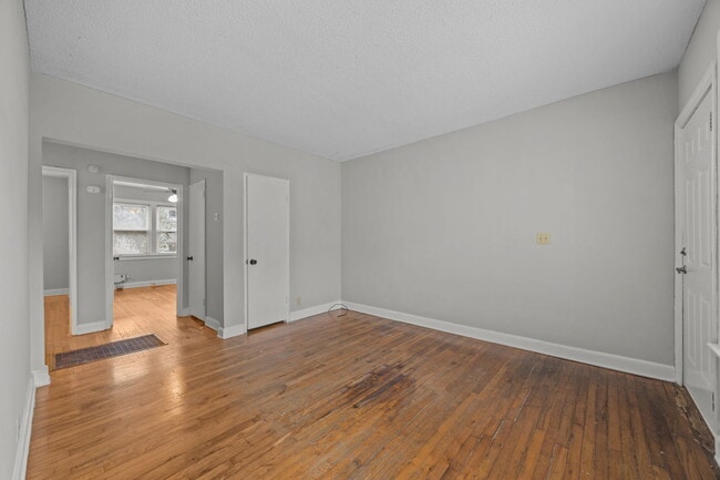 300 Chamberlain St unit B, Raleigh, NC 27607 - photo 6