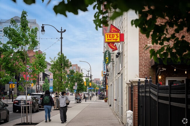 Options on Chippewa St near Columbus range from Fast Food to higher end restaurants.