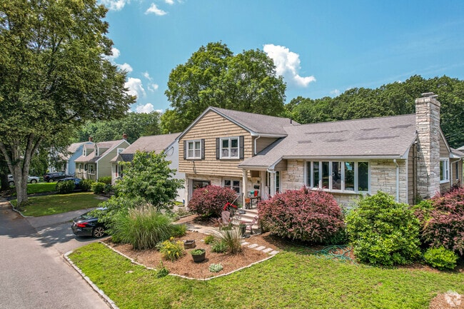 A row of homes along Sylvia St in the Arlington Heights neighborhood.