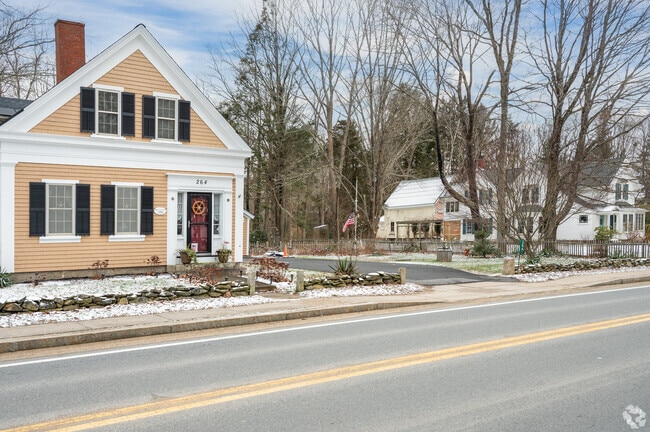 Plymtons long history is reflected in the homes that line Main St.