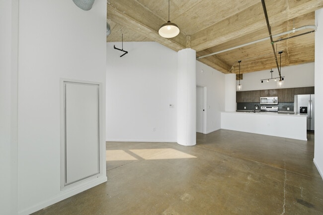 Teweles Seed Tower Apartments, Milwaukee, WI 53204 - photo 5