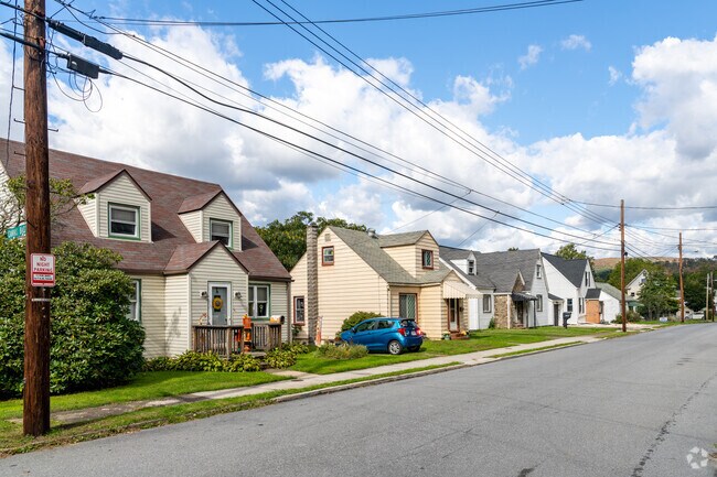 A variety of home styles can be found throughout the quest streets of Coopersdale.