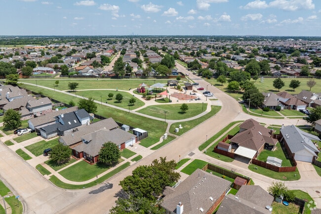 Oakridge-Southmoore lies on the south side of Moore just west of I-35.