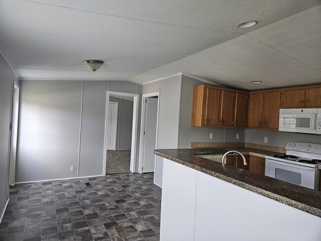 71 Lynnwood Cir, Clarksville, TN 37040 - photo 5