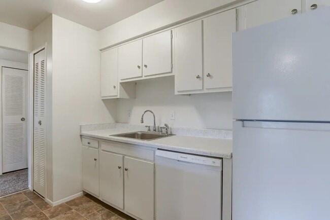 Somerset Apartments, Flushing, MI 48433 - photo 7