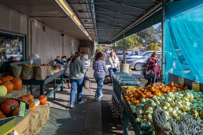 Ikeda’s Country Market in Northeast Auburn offers fresh produce and locally sourced foods.