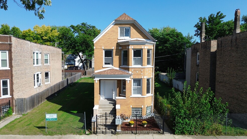 5351 S Laflin
