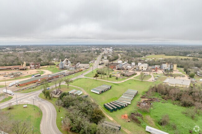 Hwy 88 runs through the middle of Enterprise and connects with US84 on the north and south sides of town.