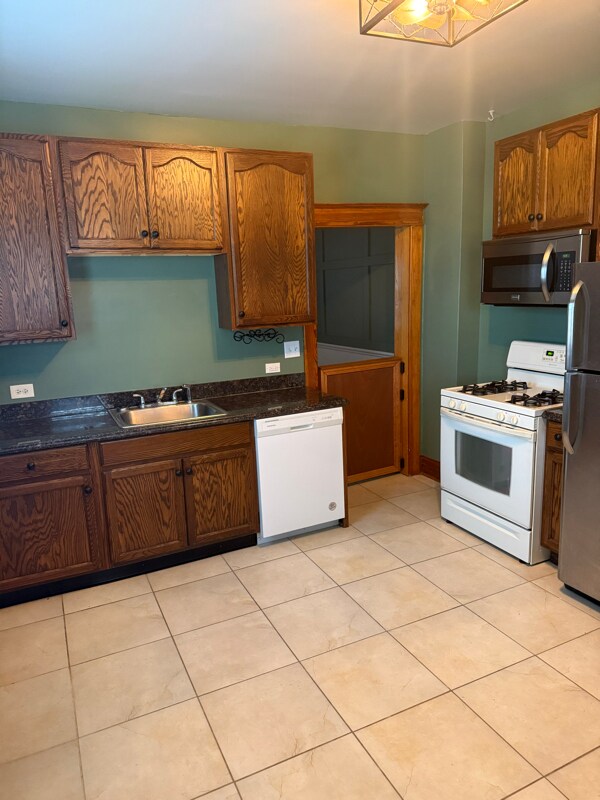208-212 Blackhawk St unit 210, Aurora, IL 60506 - photo 5