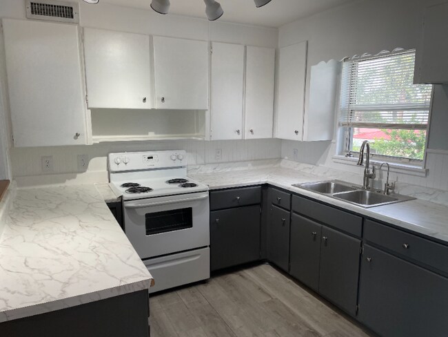 301 Oleander St unit 303 Oleander Street, Neptune Beach, FL 32266 - photo 4