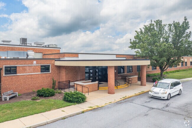 Londonderry Elementary School receives an overall B grade from niche.com.