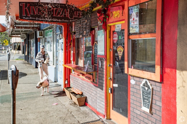 King's Pizza Cafe serves  amazing pasta and pizza off Kapahulu Ave. in Honolulu.