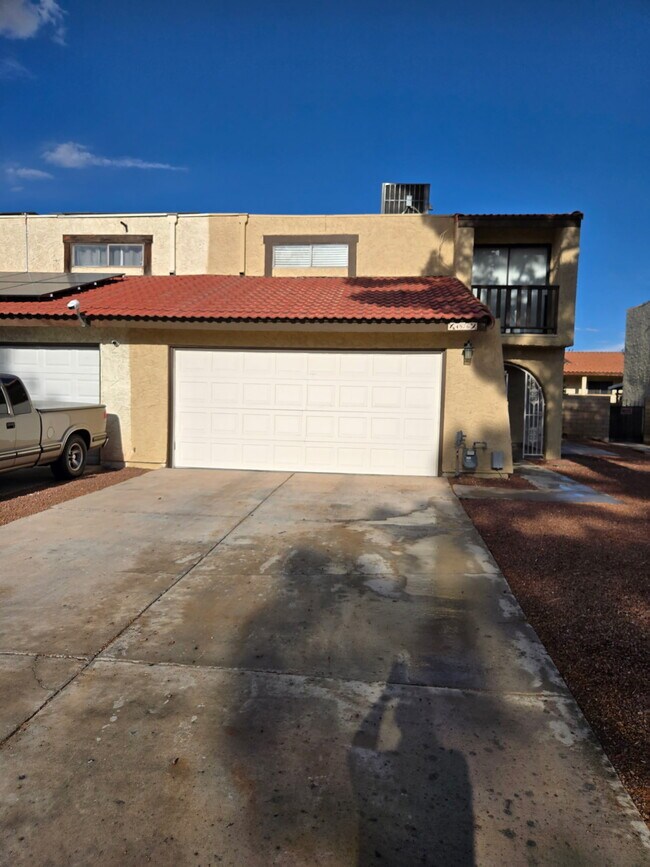 4876 Rollingwood Cir, Las Vegas, NV 89121