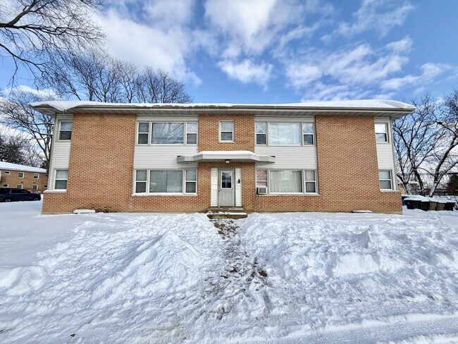 2113 Lake Point Dr unit 3, Madison, WI 53713 - photo 3