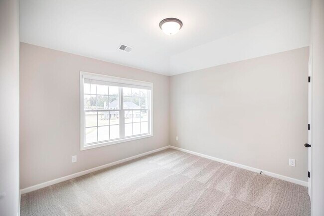 214 Meadows Ln 31.jpg