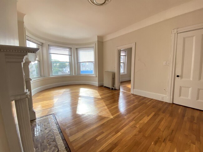 910 Massachusetts Ave unit 1, Cambridge, MA 02139 - photo 2