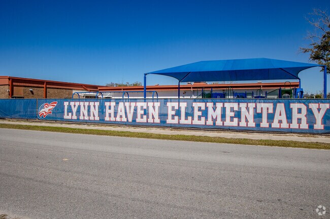 Lynn Haven Elementary School has an overall B score on Niche.